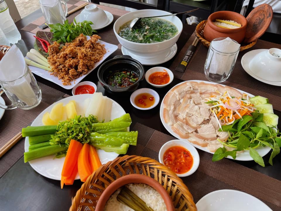 Cơm Nhà – “Bữa cơm ấm áp, hương vị thân quen giữa phố núi” 3