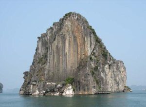 Đảo Đầu Bê – Vẻ đẹp huyền bí giữa vịnh Hạ Long 11