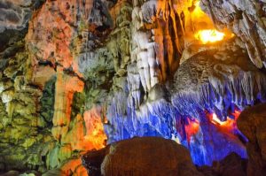Hang Thiên Cảnh Sơn – “Viên ngọc ẩn” giữa Vịnh Hạ Long 9