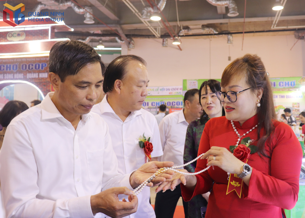 Hội Chợ OCOP Mùa Hè: Khám Phá Nét Tinh Hoa Hàng Việt Giữa Lòng Hạ Long 4 Hội Chợ OCOP Mùa Hè: Khám Phá Nét Tinh Hoa Hàng Việt Giữa Lòng Hạ Long 3