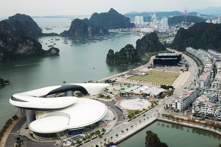 Quảng trường 30/10 – Không gian sinh hoạt cộng đồng lớn nhất tại Bãi Cháy