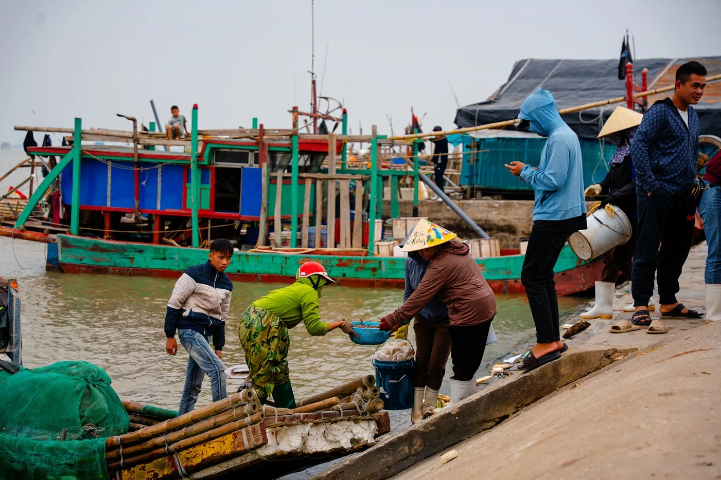 Kinh Nghiệm Du Lịch Làng Chài Hải Tiến Từ A-Z: Khám Phá Nét Đẹp Hoang Sơ Xứ Thanh 1 lang-chai-hai-tien