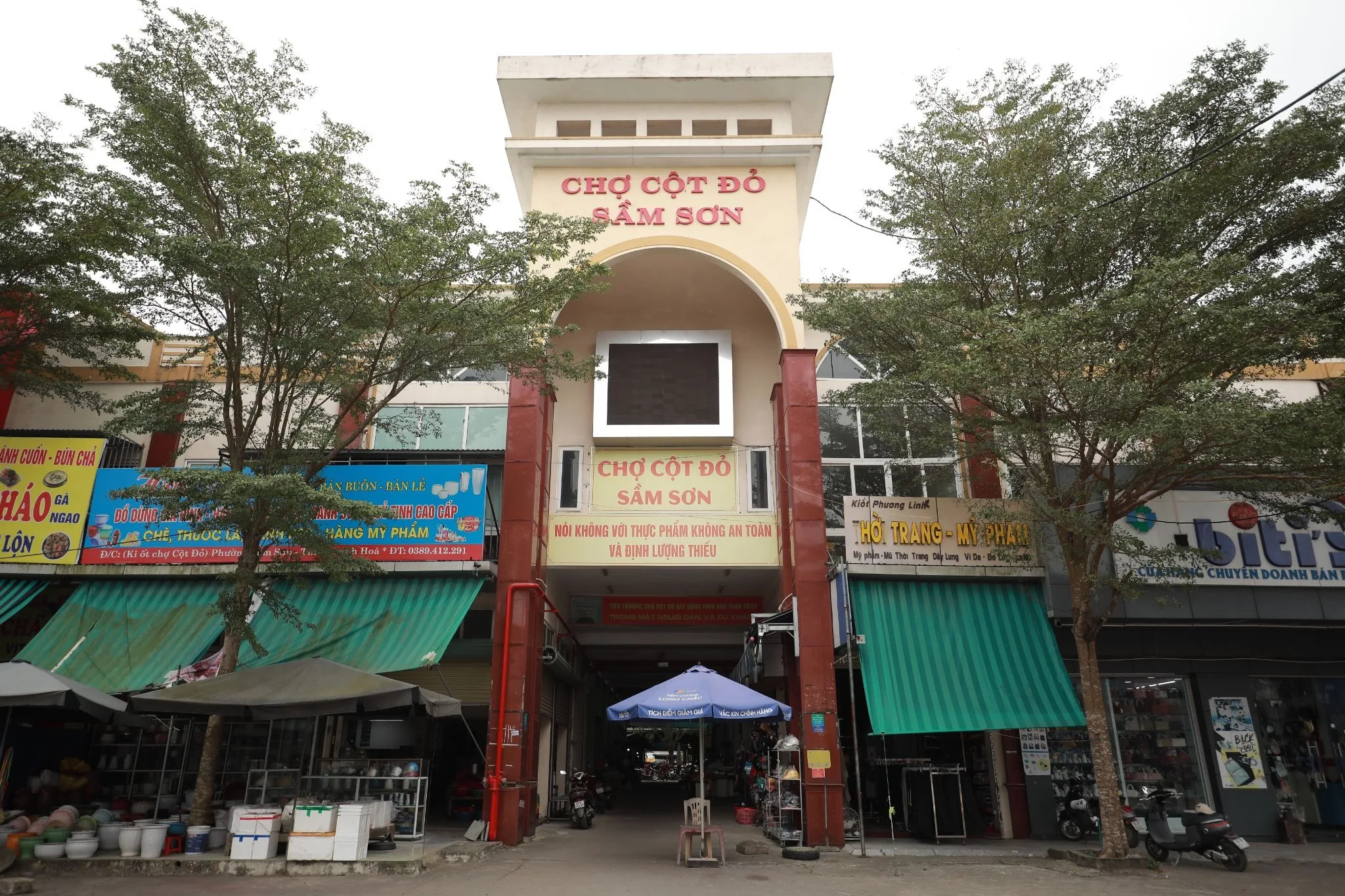 Khám Phá Chợ Cột Đỏ Sầm Sơn - Thiên Đường Hải Sản Tươi Sống 2 Khám Phá Chợ Cột Đỏ Sầm Sơn - Thiên Đường Hải Sản Tươi Sống 1