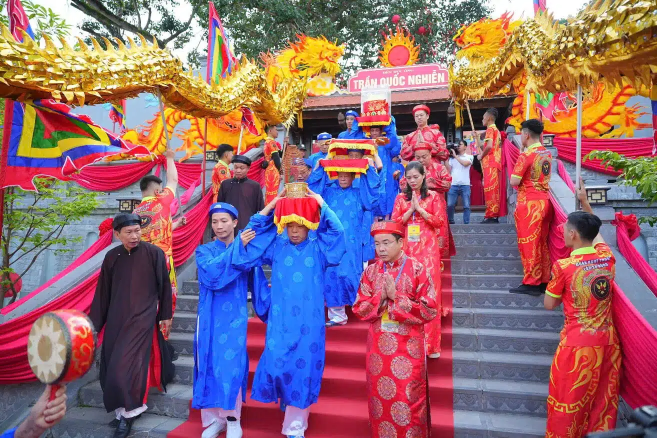 LỄ HỘI ĐỀN ĐỨC ÔNG TRẦN QUỐC NGHIỄN 2026: DẤU ẤN DI SẢN GIỮA LÒNG HỒNG GAI HIỆN ĐẠI 2 LỄ HỘI ĐỀN ĐỨC ÔNG TRẦN QUỐC NGHIỄN 2026: DẤU ẤN DI SẢN GIỮA LÒNG HỒNG GAI HIỆN ĐẠI 1